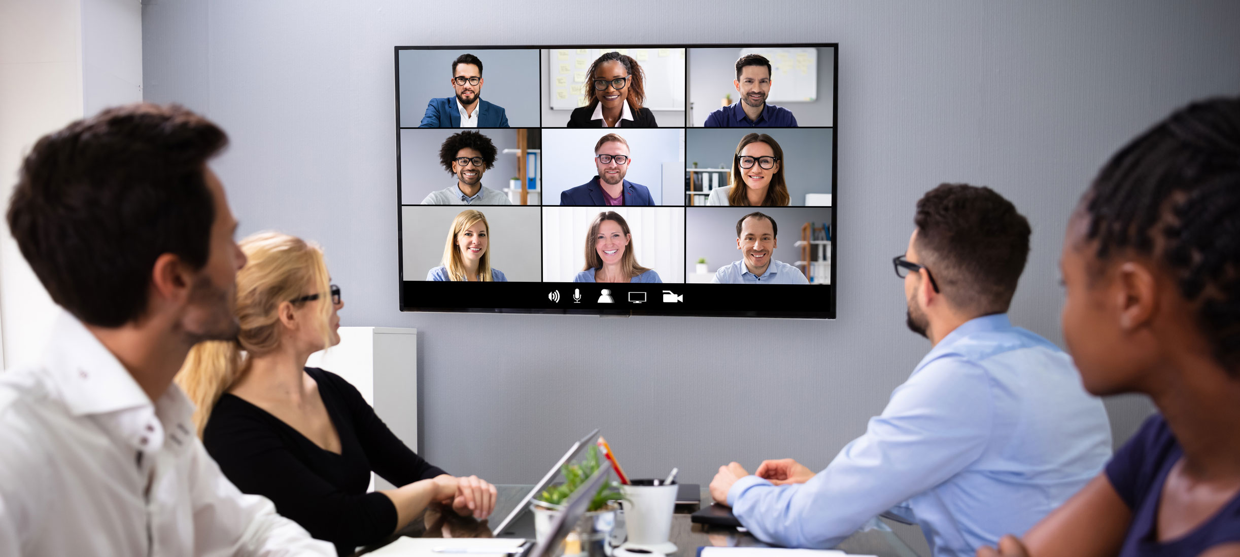 People in a virtual meeting